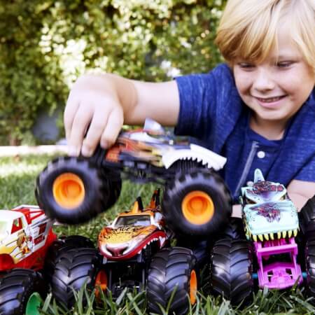 HW MONSTER TRUCKS VELIK TOVORNJAK ASST