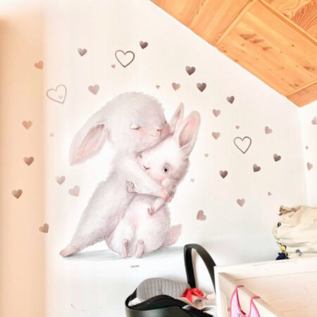 Stenske nalepke v akvarelnem slogu – Objemajoča zajčka